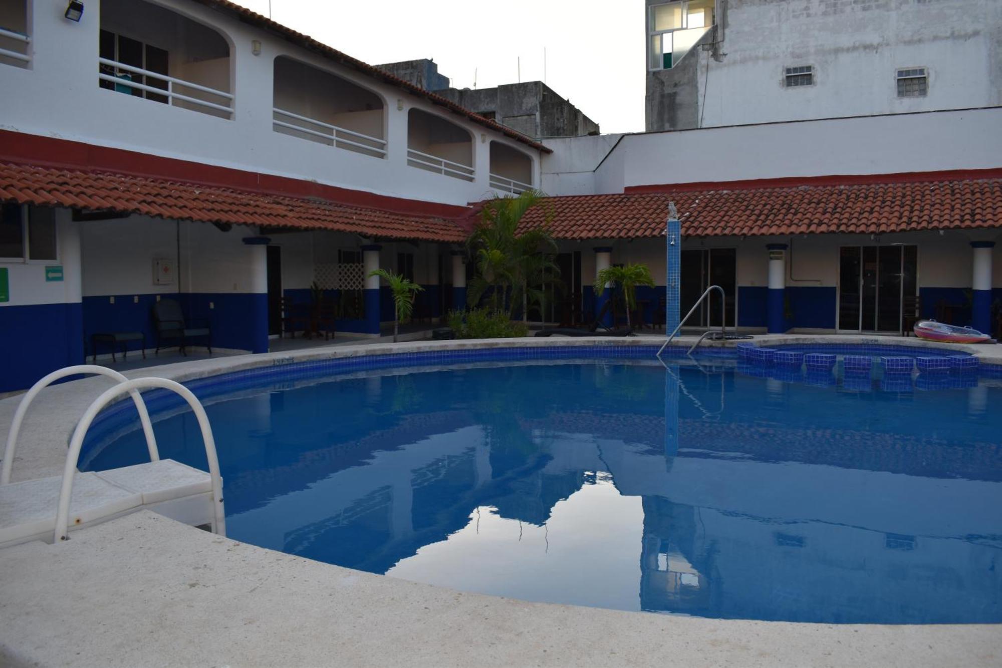 Hotel Plaza Almendros, Isla Mujeres Exterior photo