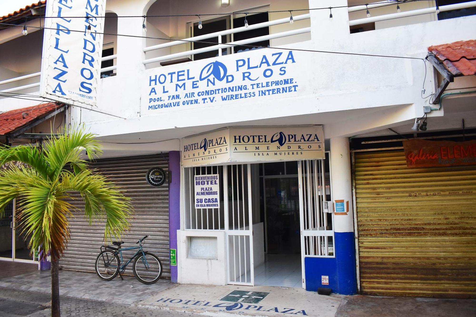 Hotel Plaza Almendros, Isla Mujeres Exterior photo
